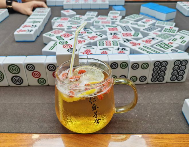 轻人抛弃了双11爱上了“老年严选”AG旗舰厅·(中国)网站这届脆皮年(图12)