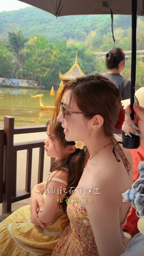 ！麦迪娜穿泳装美呆了4岁女儿颜值真的高AG旗舰厅app姜潮一家人在云南旅游(图6)