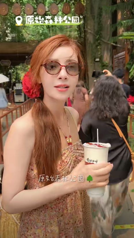 ！麦迪娜穿泳装美呆了4岁女儿颜值真的高AG旗舰厅app姜潮一家人在云南旅游(图9)
